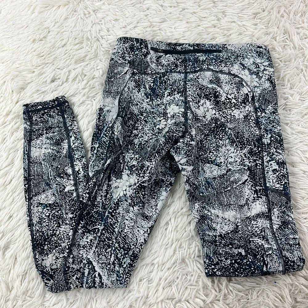 Lululemon Speed Up Tight *Full-On Luxtreme 28